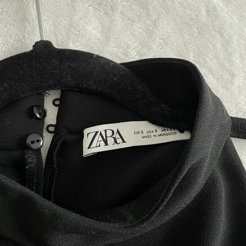 Zara Black Cropped Top 🖤